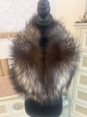 SAGA FURS SAGA FOX FUR THICK CLIP ON COLLAR